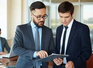 Provides expertise on legal matters and compliance. - 乐鱼